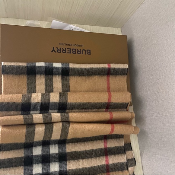 BURBERRYS Check Wool Blanket Nova Beige Scarf - Picture 5 of 7